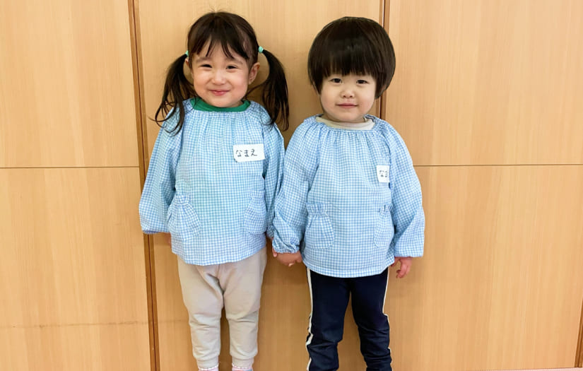 乳児クラスの水色のスモック